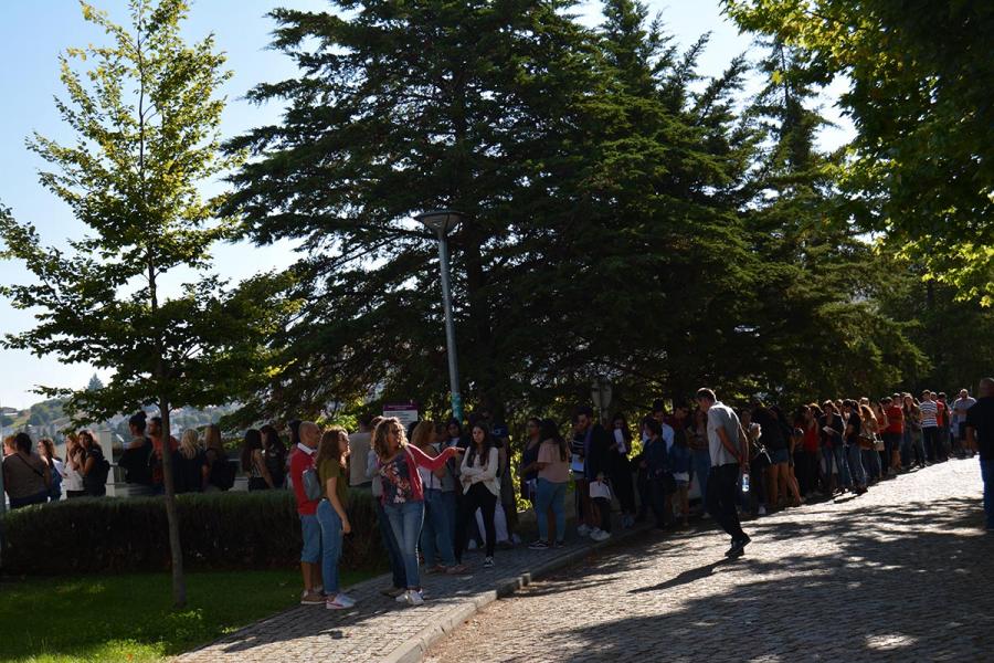 Fila dos novos alunos para se matricularem no IPB